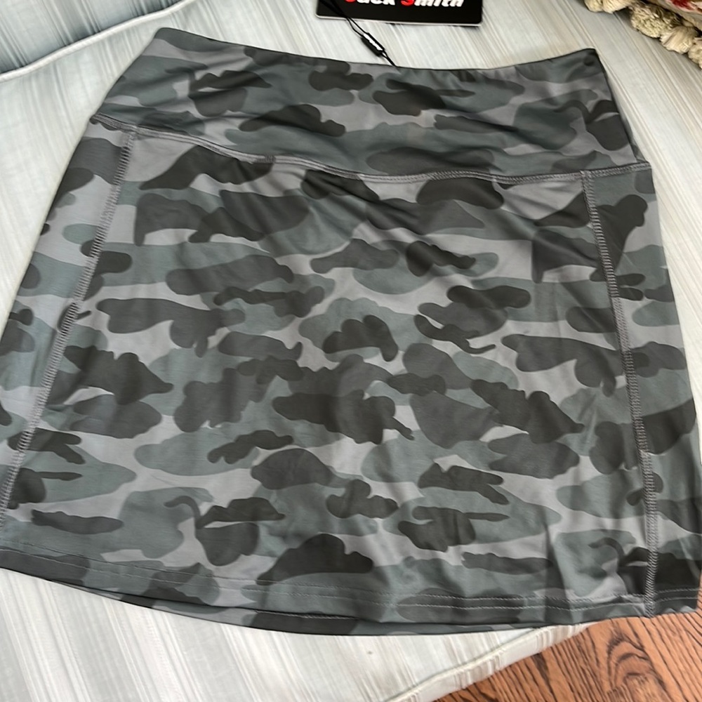 Green/Gray Camouflage Athletic Skort - Size Small - NWT